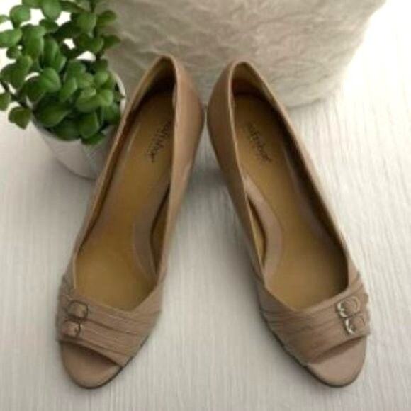 SOFTSHOE by Medicus Nude Slip Buckle on Peep Toe Heel Workwear Career 
Size 10M - Picture 1 of 11